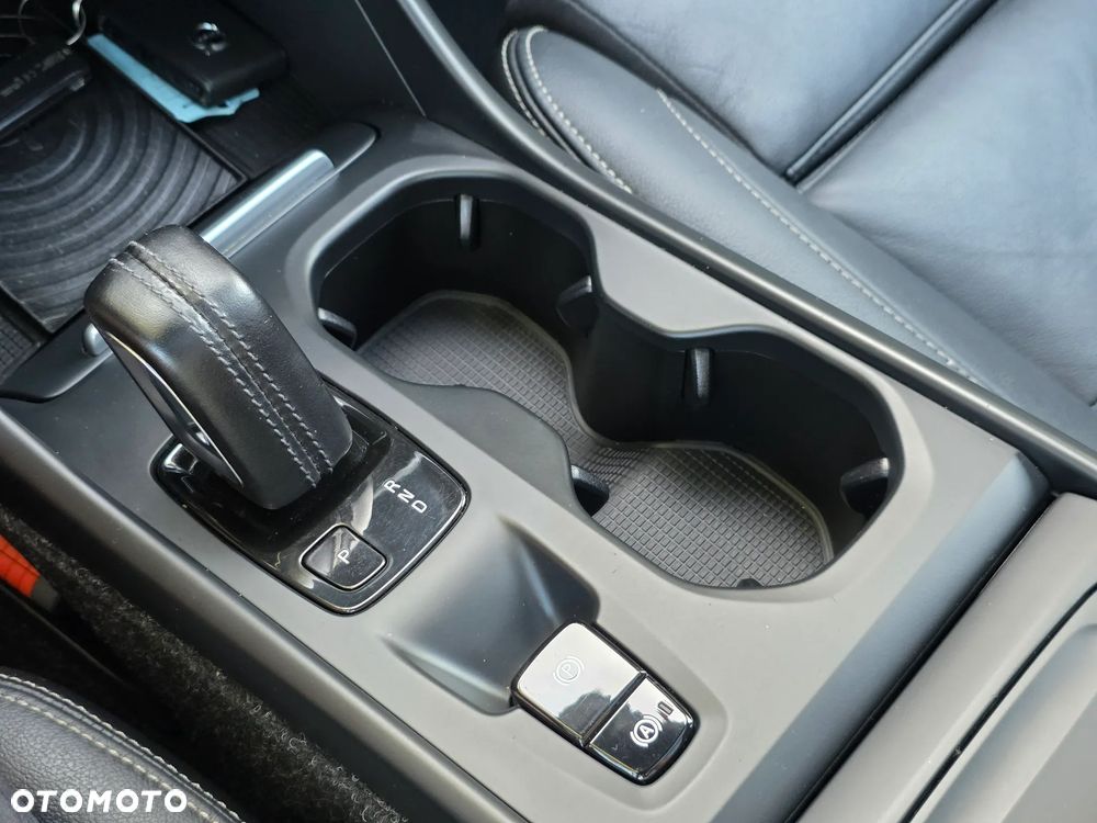Volvo XC 40 D4 AWD Geartronic Inscription - 22