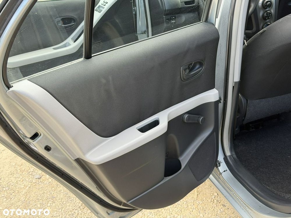 Toyota Yaris - 13