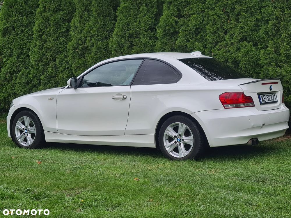 BMW 120I 2011 photo 3