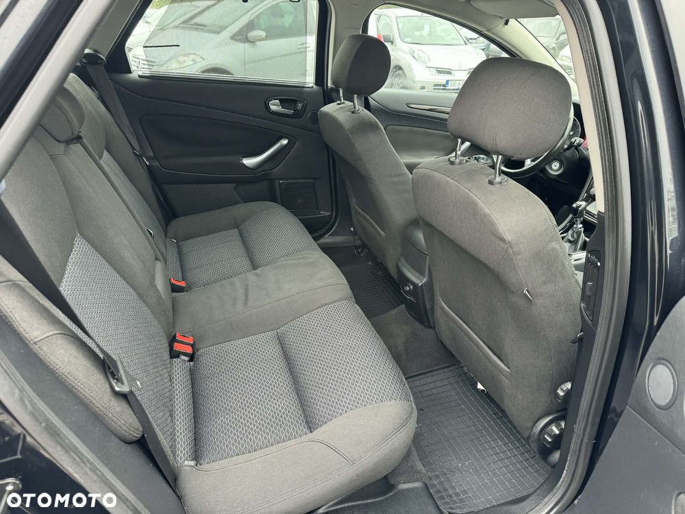 Ford Mondeo 2.0 TDCi Ghia - 23