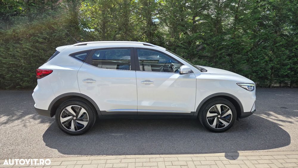 MG ZS EV Luxury - 15