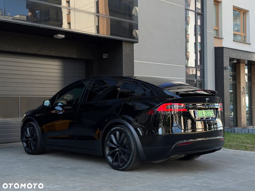 Tesla Model X - 3