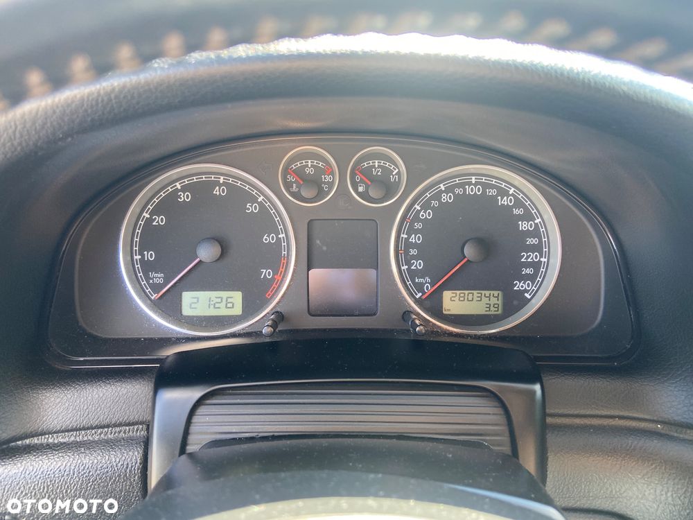 Volkswagen Passat 1.8T Comfortline - 17