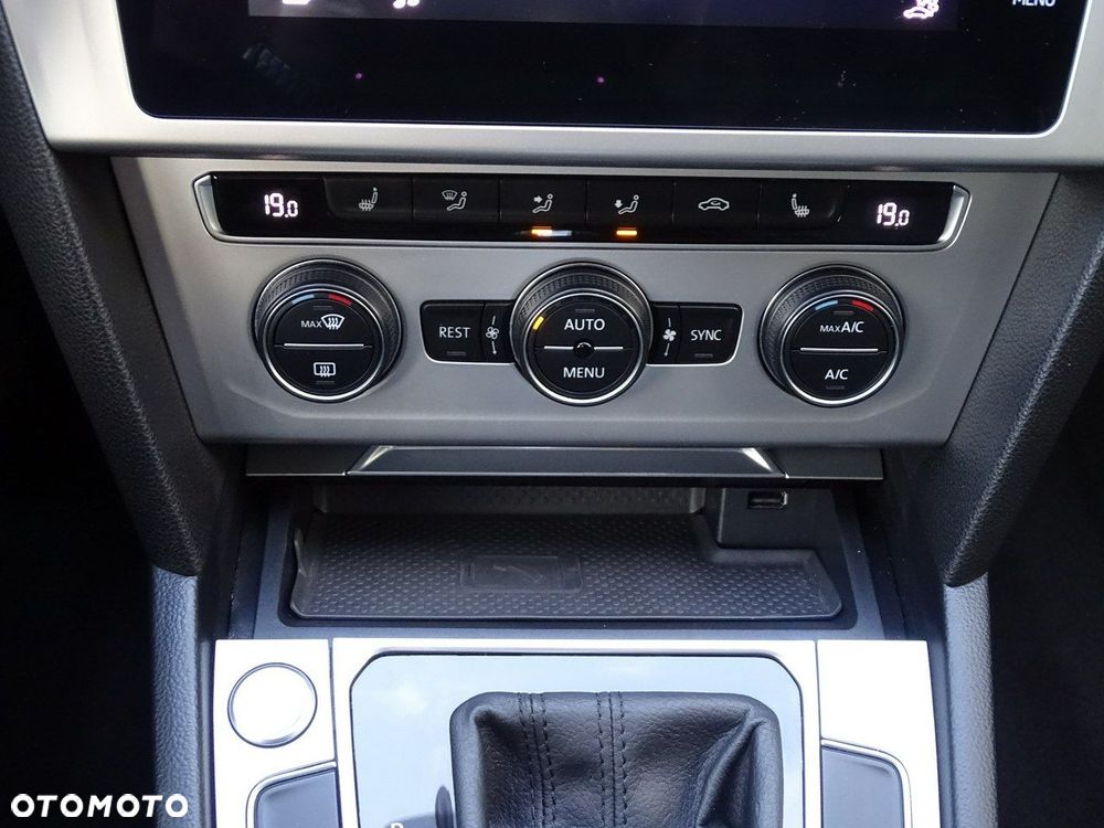 Volkswagen Passat - 36