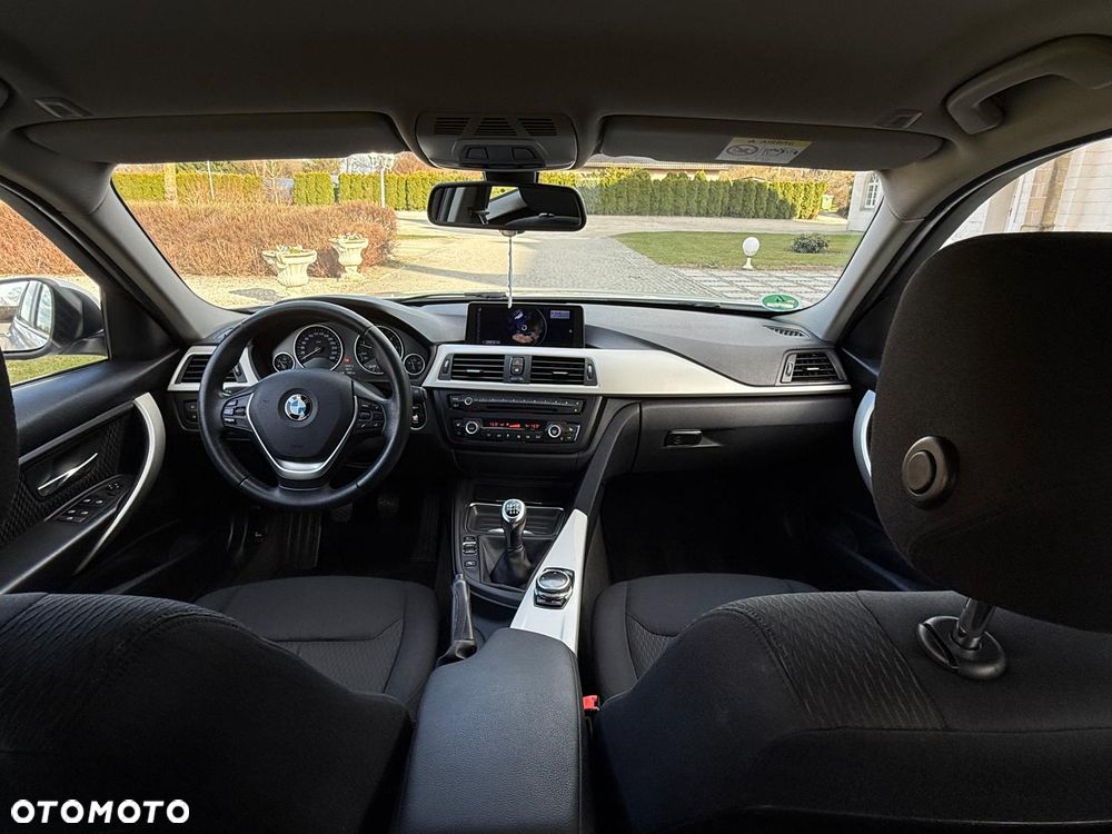 BMW Seria 3 318d Sport Line - 19
