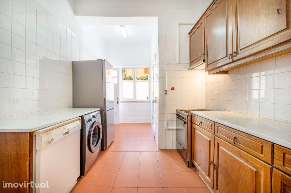 Quarto - localizado em Marquês de Pombal Lisbon - Grande imagem: 4/19