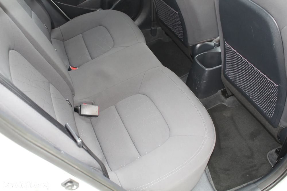 Kia Rio - 23