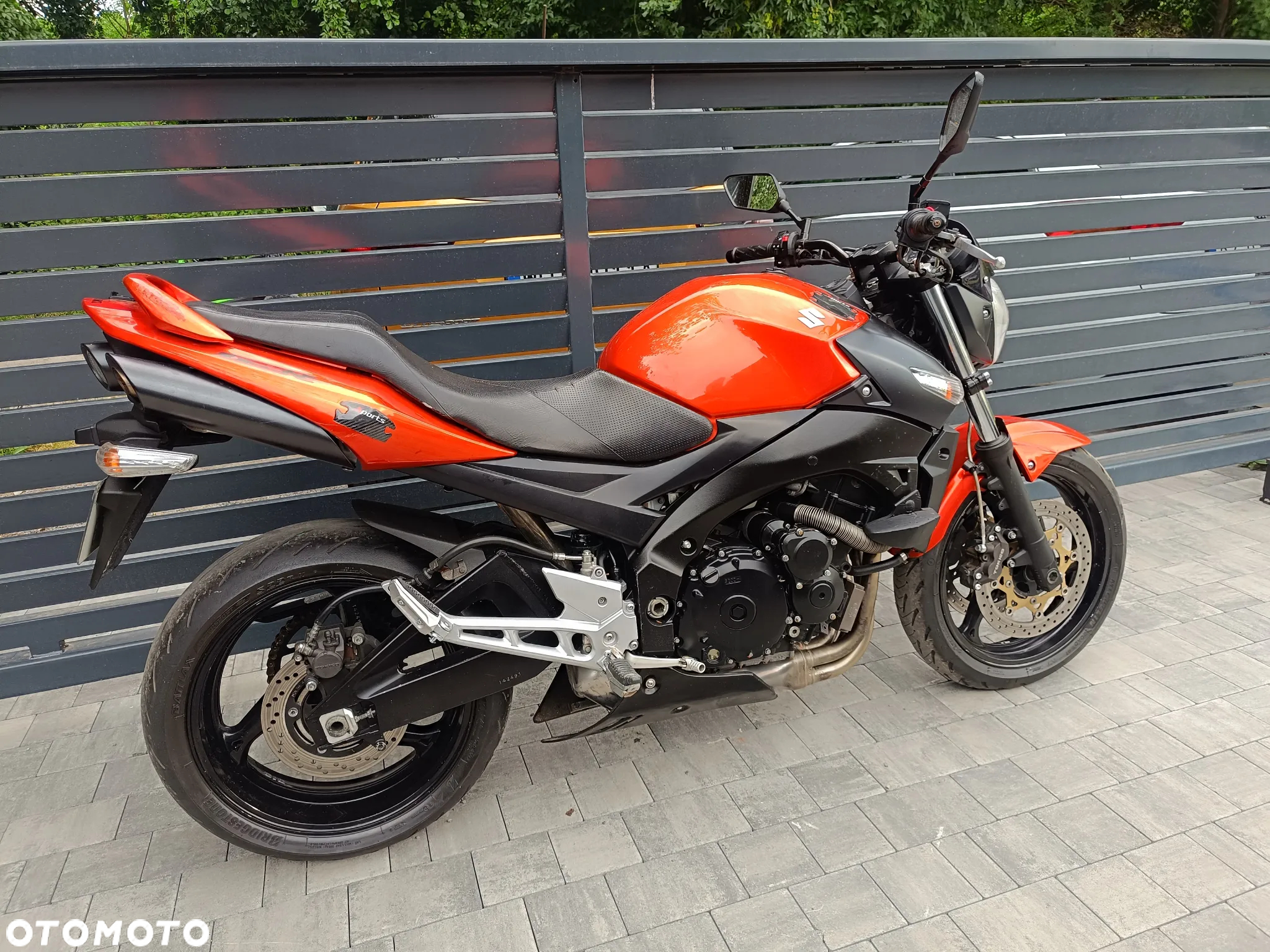 Suzuki GSR - 7