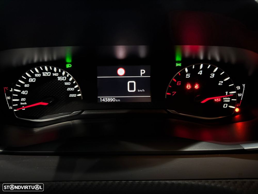 Peugeot 2008 1.2 PureTech Active Pack EAT8 - 17