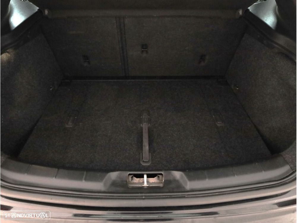 Volvo V40 Cross Country 2.0 D3 Plus - 21