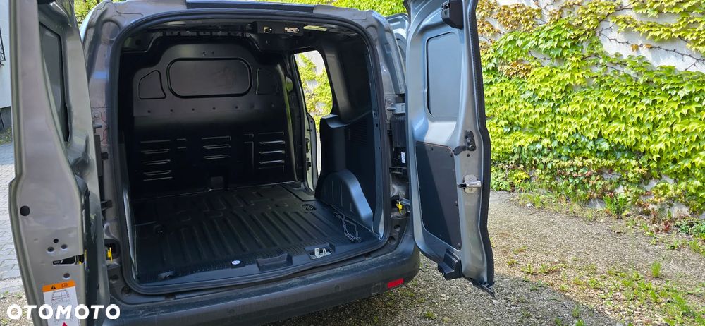 Ford Transit Courier - 9
