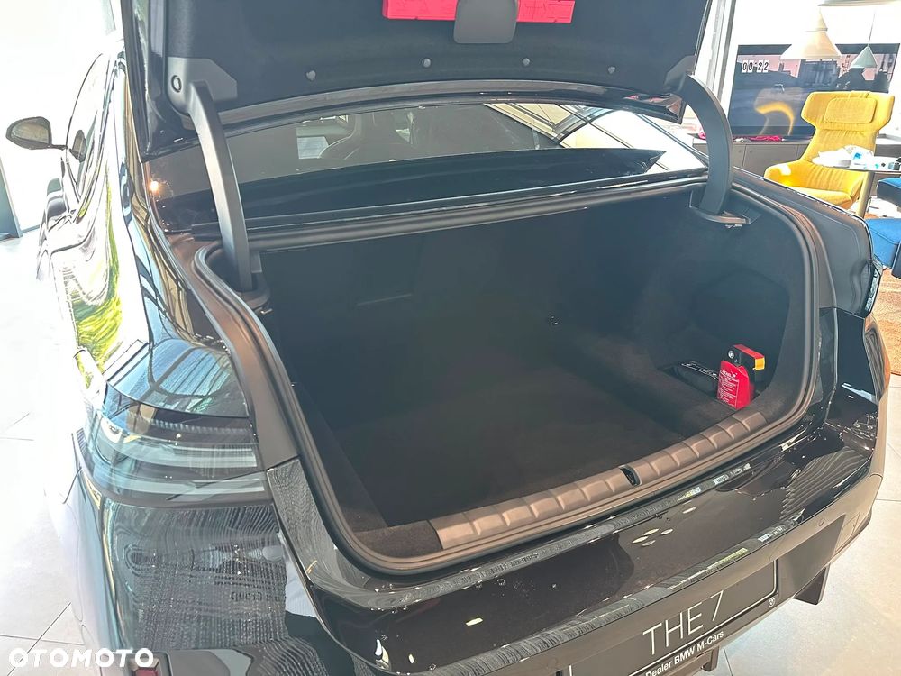 BMW Seria 7 - 31