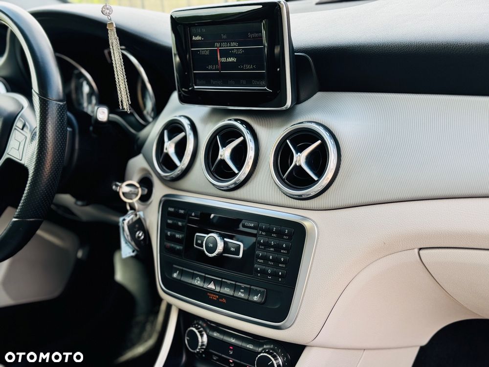 Mercedes-Benz GLA 200 7G-DCT Style - 22