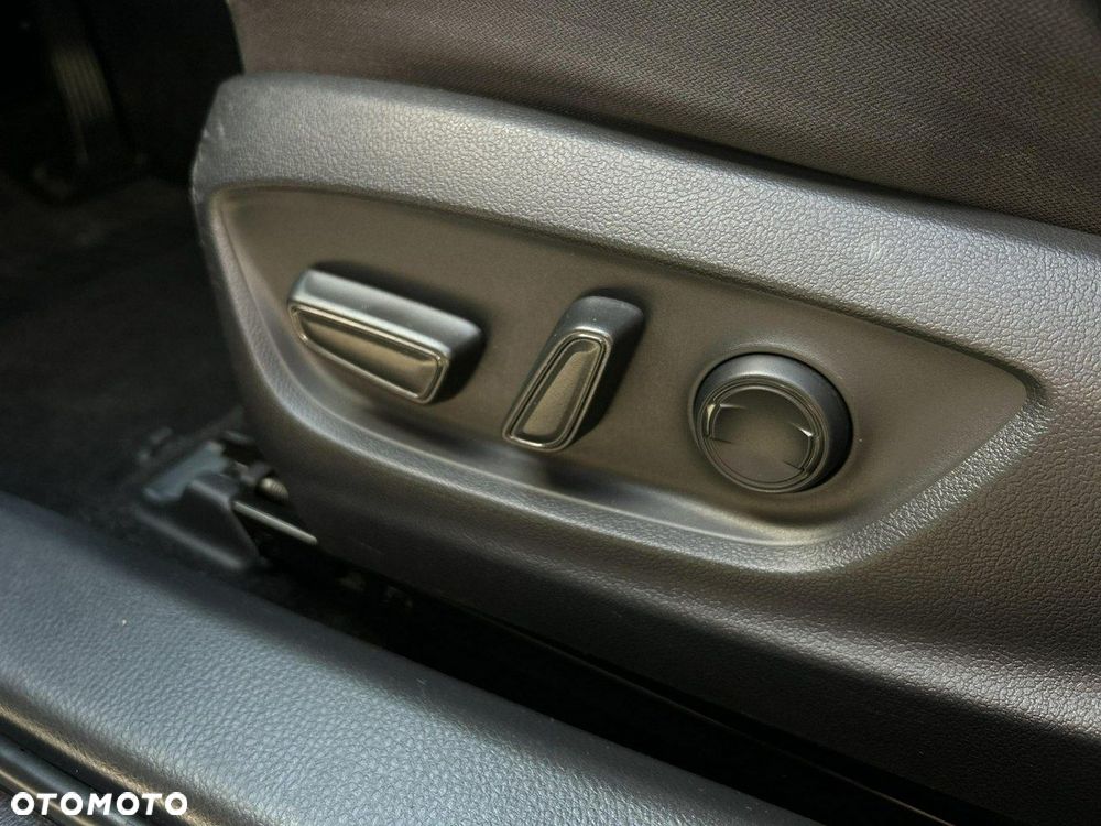 Toyota Camry 2.5 Hybrid Comfort CVT - 26