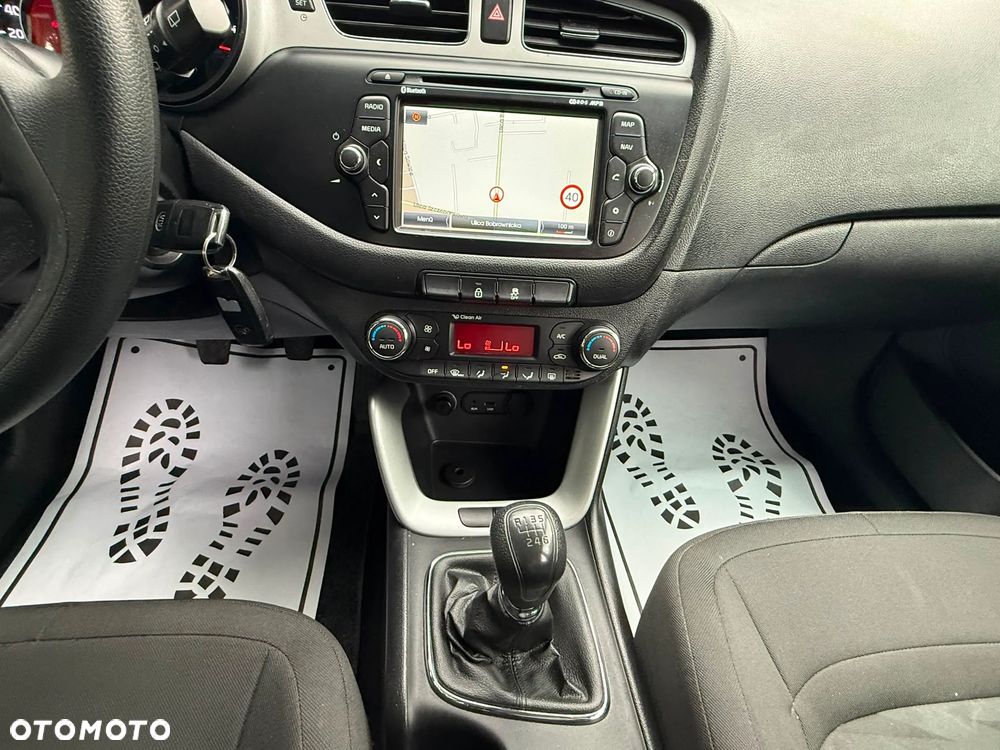 Kia Ceed - 11