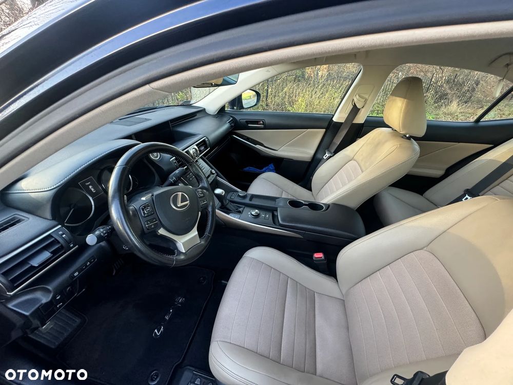 Lexus IS 200t / 300 Elegance - 10