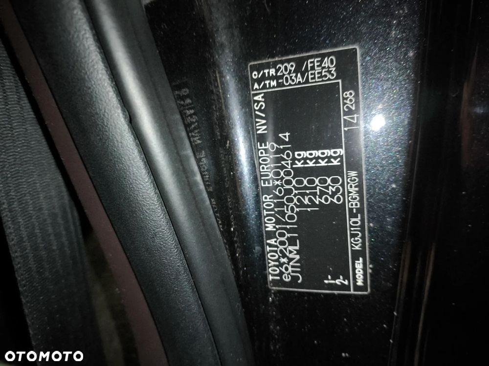 Toyota iQ - 12