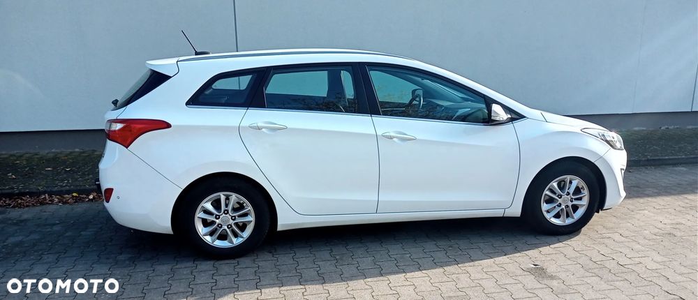 Hyundai i30 1.6 CRDi BlueDrive Premium - 9