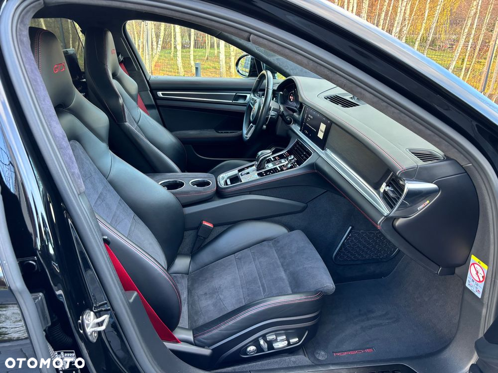 Porsche Panamera GTS Sport Turismo - 20