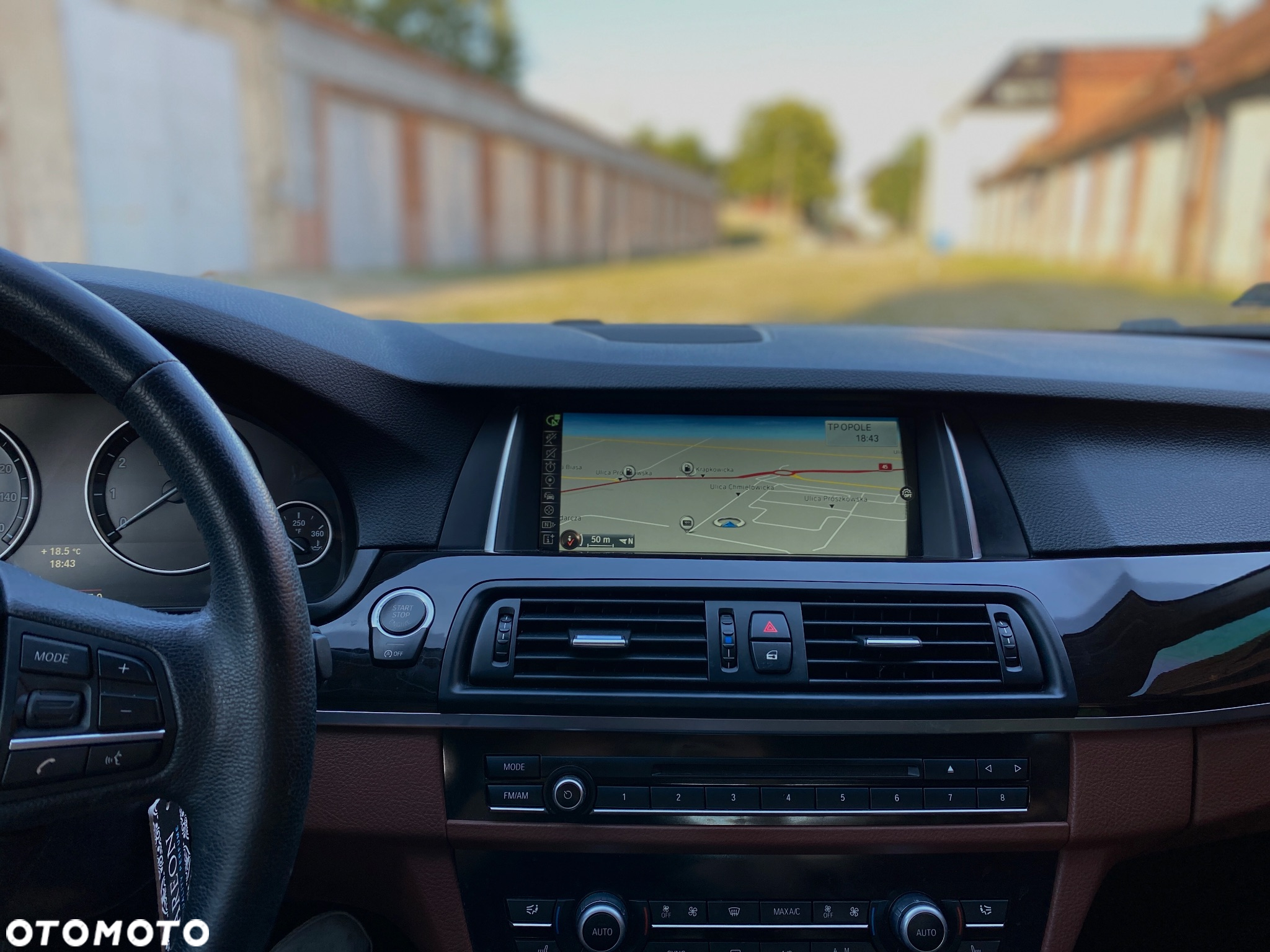BMW Seria 5 528i xDrive - 24