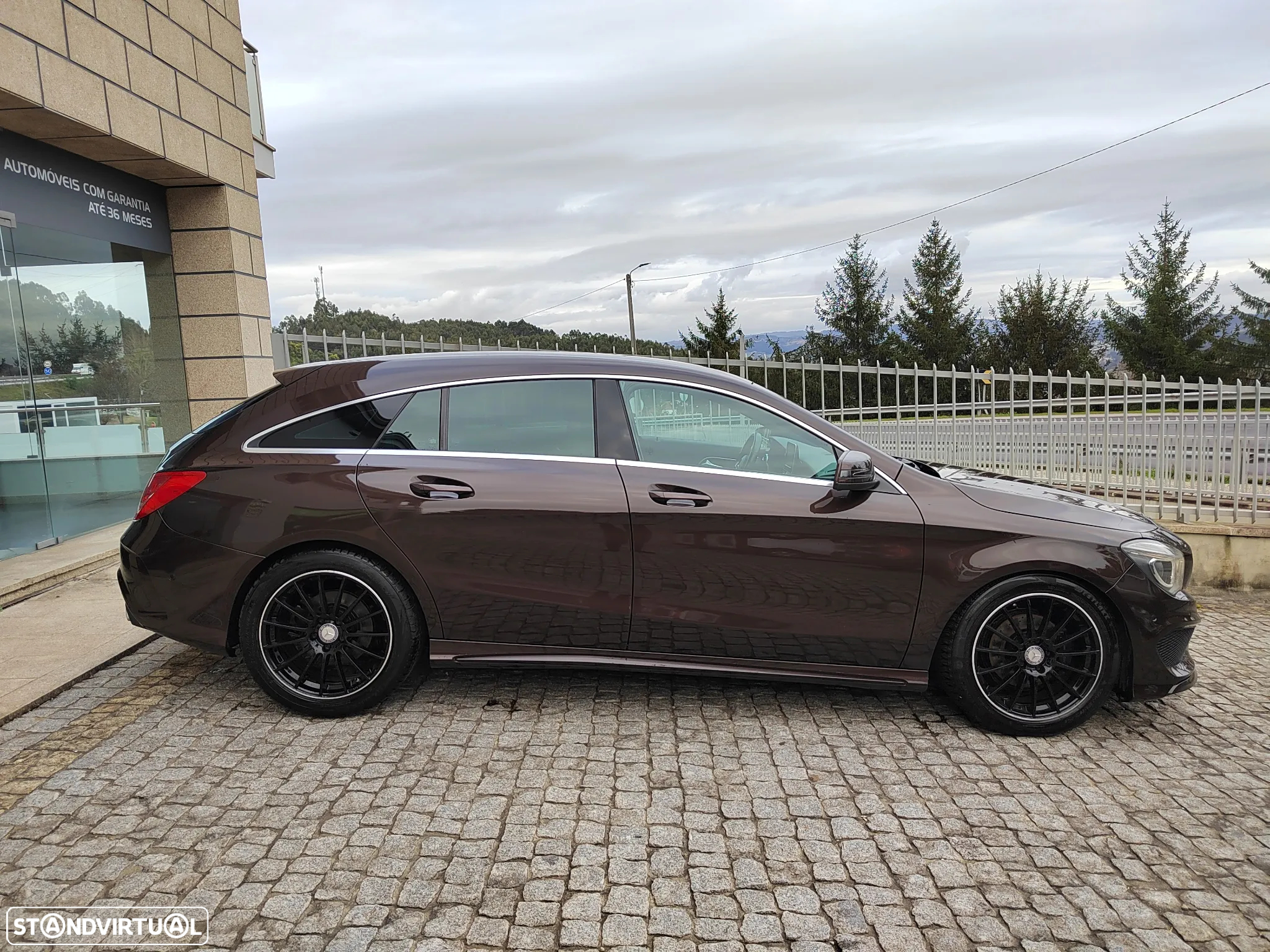 Mercedes-Benz CLA 200 d Shooting Brake AMG Line - 3