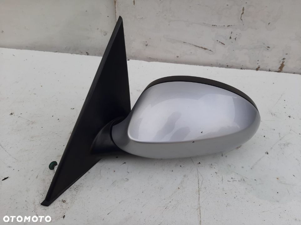 LUSTERKO PRAWE LEWE BMW E87 TITANSILBER METALLIC 354/7 - 2