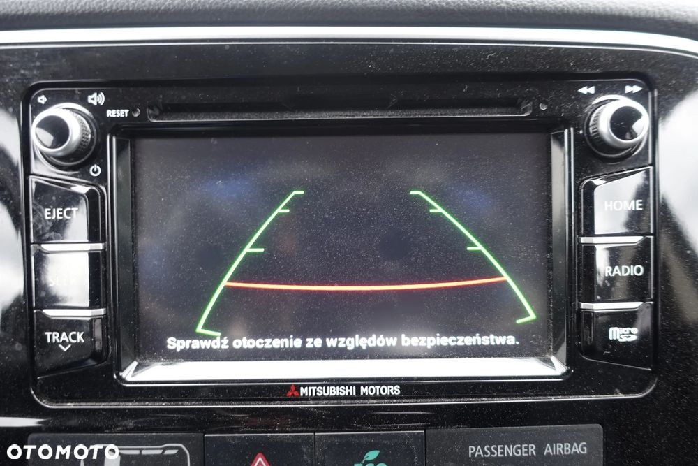 Mitsubishi Outlander 2.2 DI-D 4WD Intense - 23