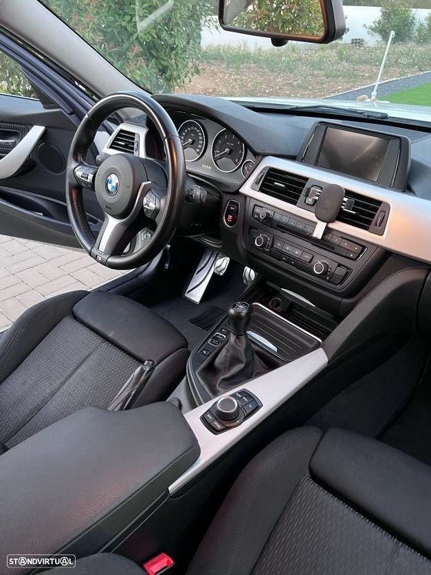 BMW 318 d Pack M - 16