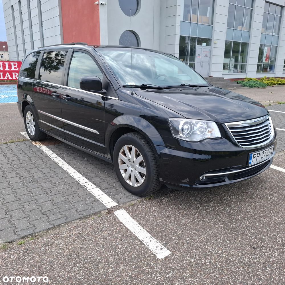 Chrysler Town & Country - 3