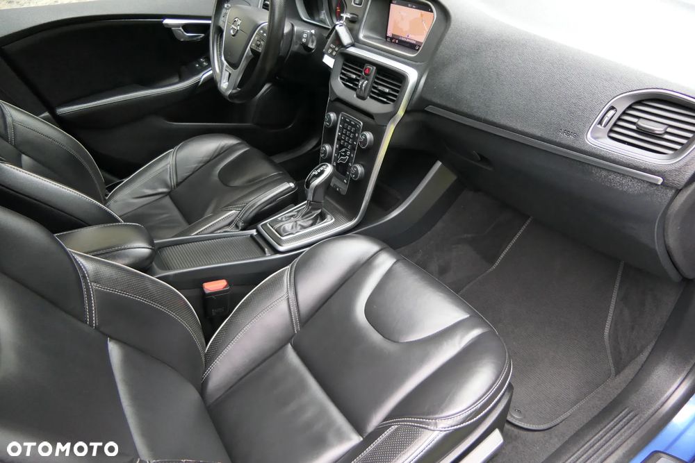 Volvo V40 D3 Drive-E SCR R-Design Momentum - 17