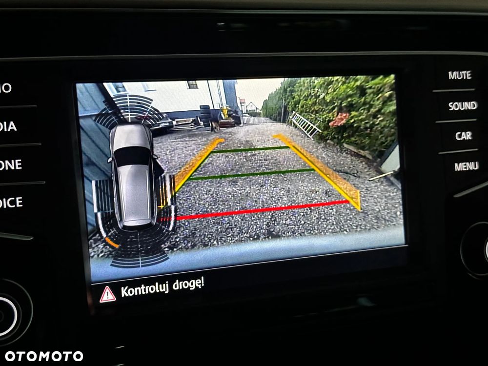 Volkswagen Passat Variant 2.0 TDI SCR 4Motion DSG Highline - 9