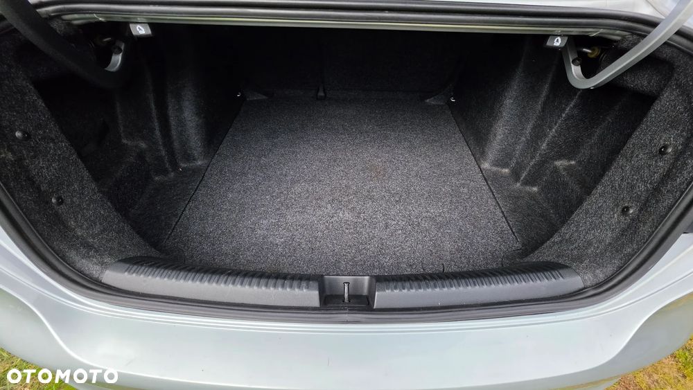 Volkswagen Jetta 1.2 TSI BMT Trendline - 10