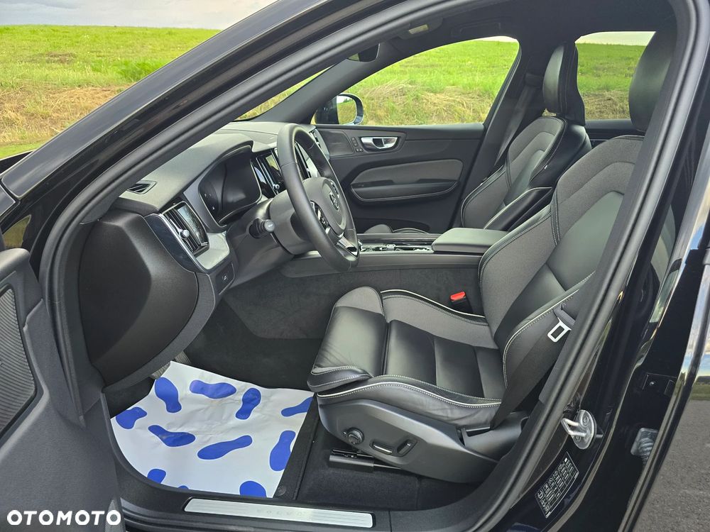 Volvo XC 60 B5 B AWD Plus Dark - 21