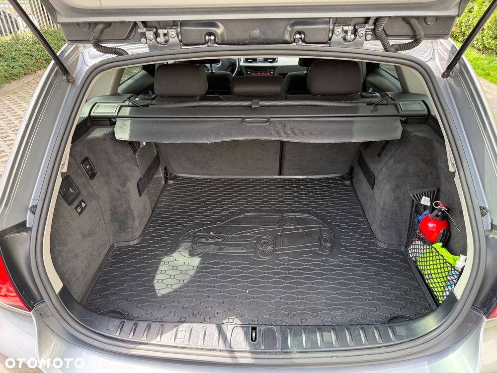 BMW Seria 3 325i xDrive - 25