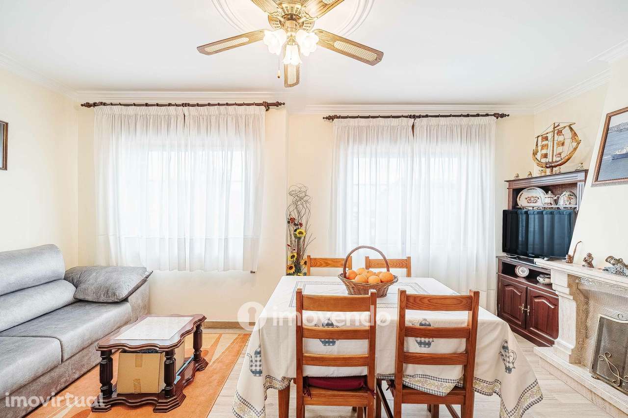 Apartamento T2 com áreas amplas e arrecadação, em Almeirim - Grande imagem: 3/46