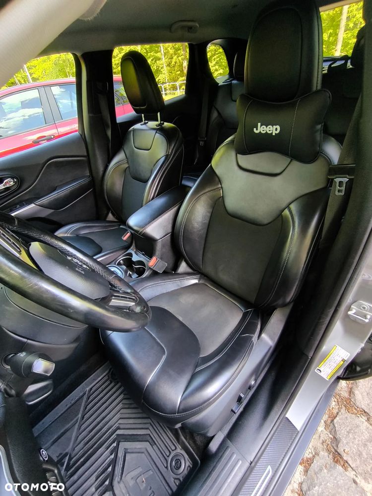 Jeep Cherokee - 14