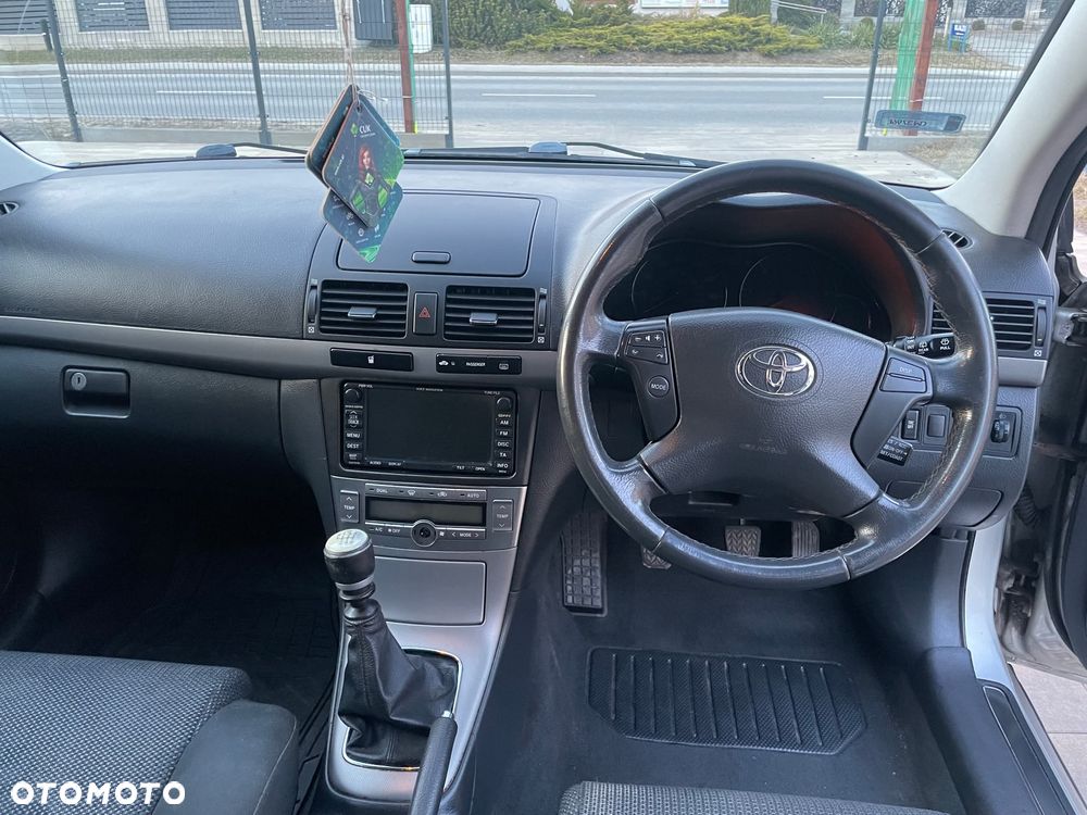 Toyota Avensis 2.2 D-4D Sol - 9