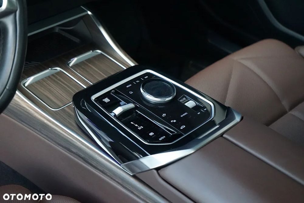BMW Seria 7 740d xDrive mHEV sport - 29