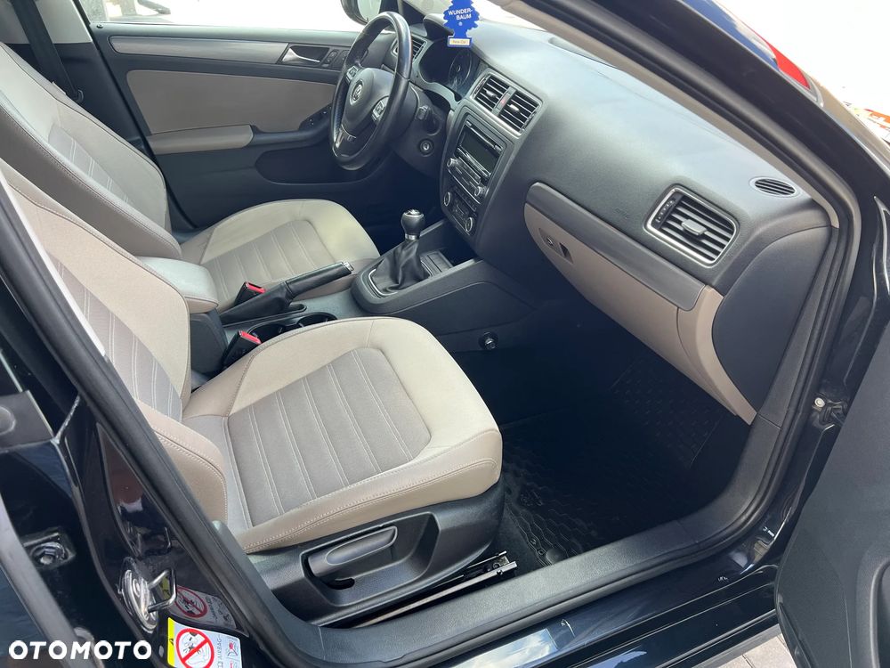 Volkswagen Jetta 1.6 TDI Comfortline - 10