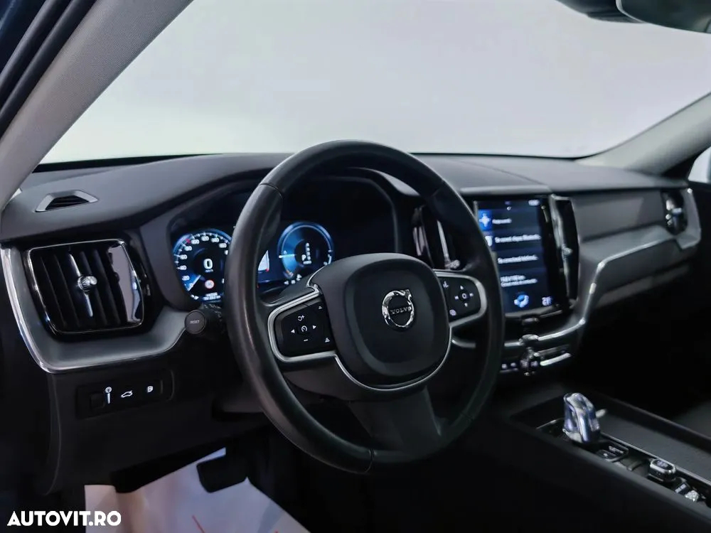 Volvo XC 60 T8 Twin Engine AWD Geartronic Momentum - 5