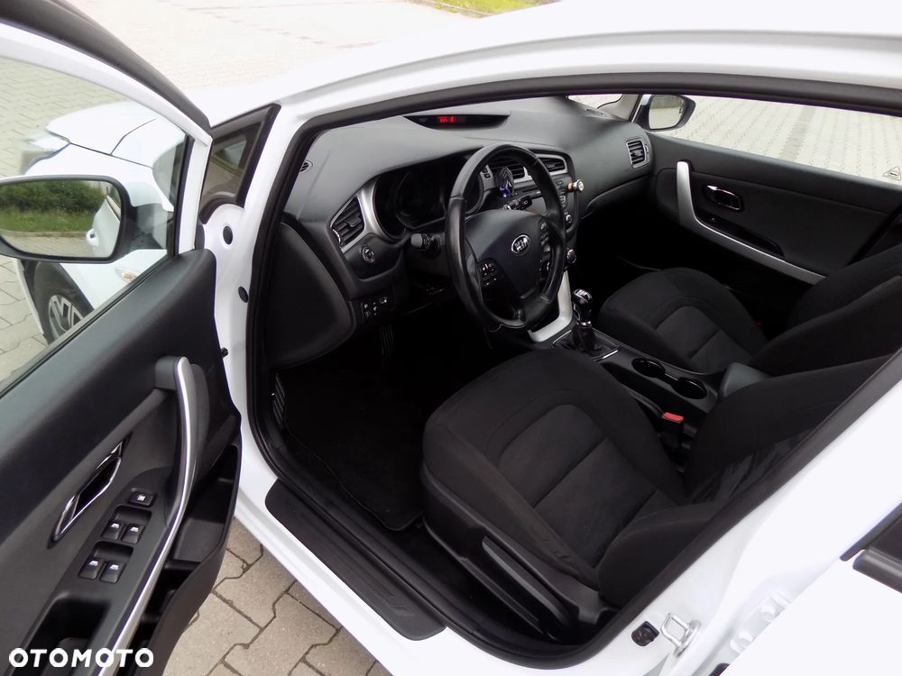 Kia Ceed - 8