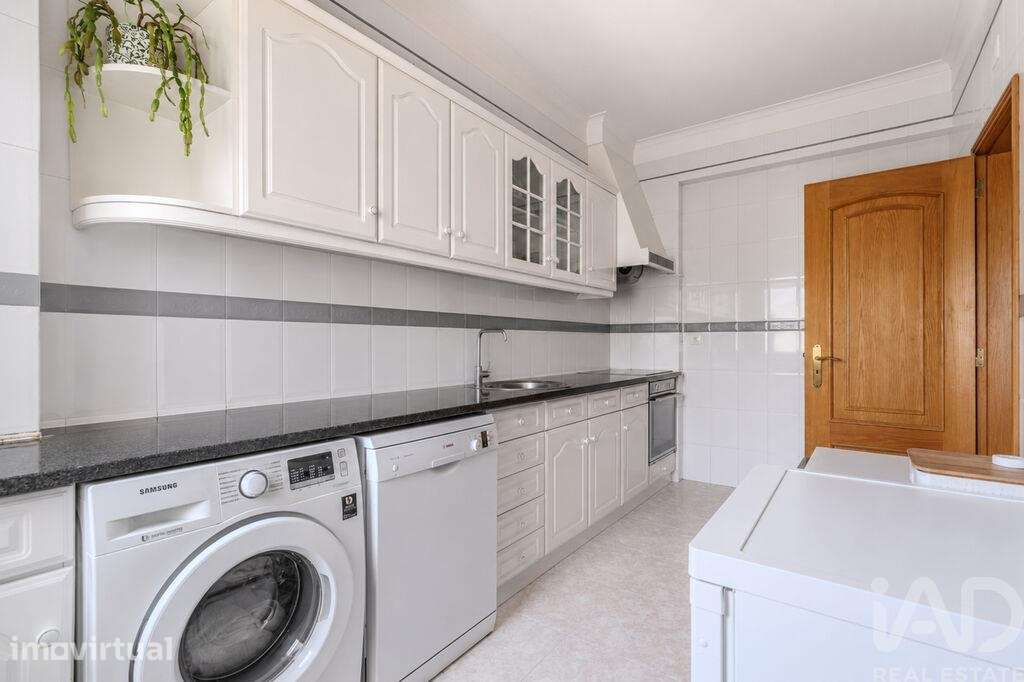 Apartamento T2 em Campo de Ourique - Grande imagem: 5/25