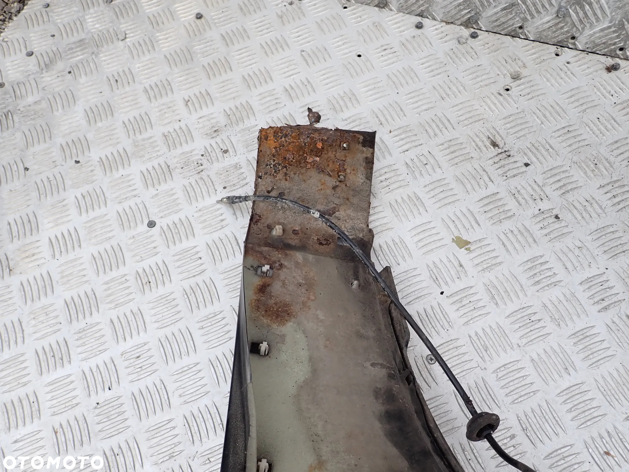 BŁOTNIK PRAWY PRZÓD ANTENA KIA SORENTO - 4