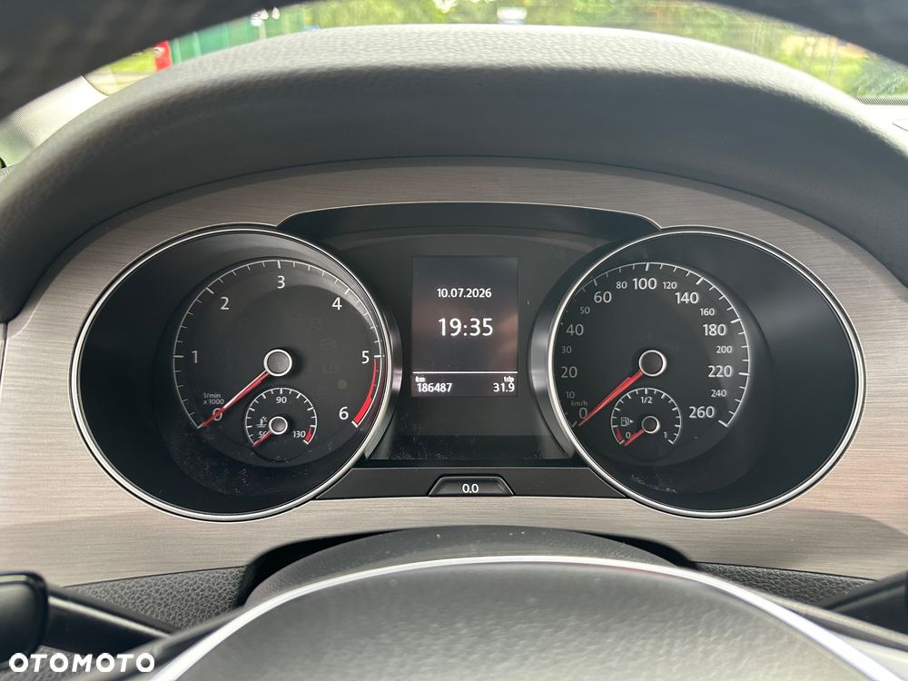 Volkswagen Golf - 23