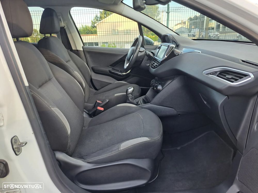 Peugeot 208 1.2 VTi SE Style - 13