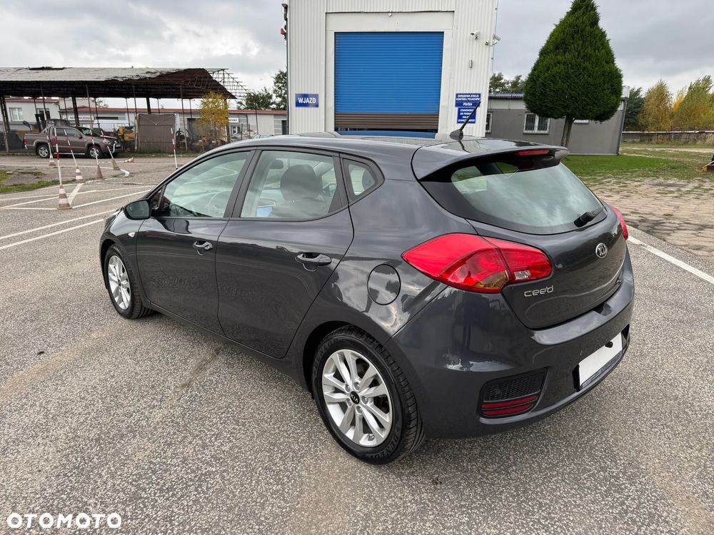 Kia Ceed 1.4 CVVT Dream Team Edition - 32
