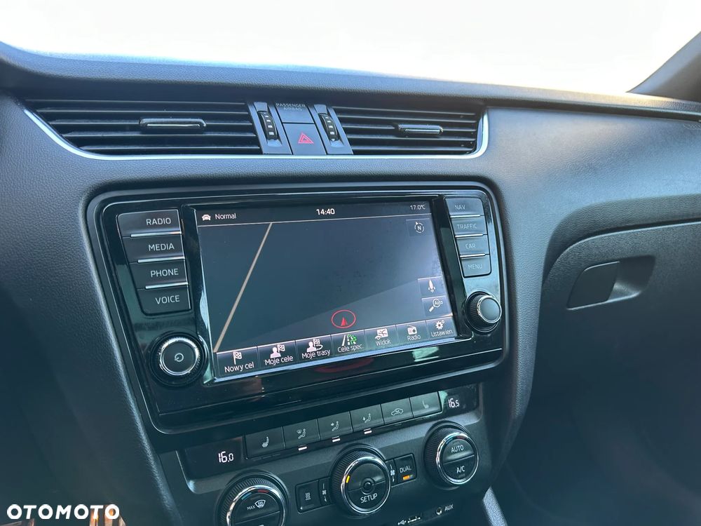 Skoda Octavia 2.0 TDI DSG RS - 9