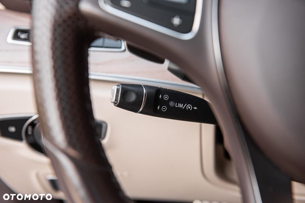 Mercedes-Benz Klasa E 300 9G-TRONIC AMG Line - 26