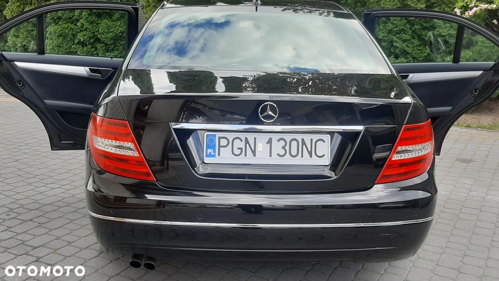 Mercedes-Benz Klasa C 180 CGI BlueEFFICIENCY Avantgarde - 18