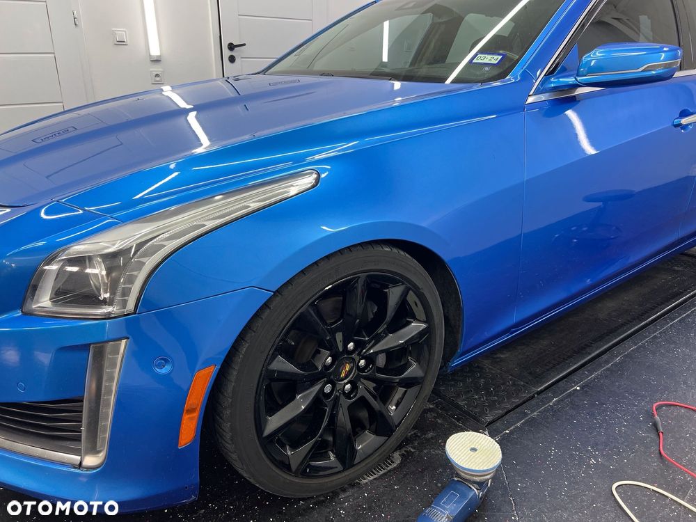 Cadillac CTS - 5